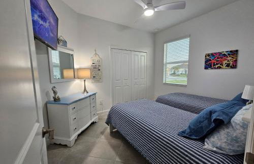 Pet friendly, Heated Pool, close to many beaches, monthly New Vacation Villa - Foto 27