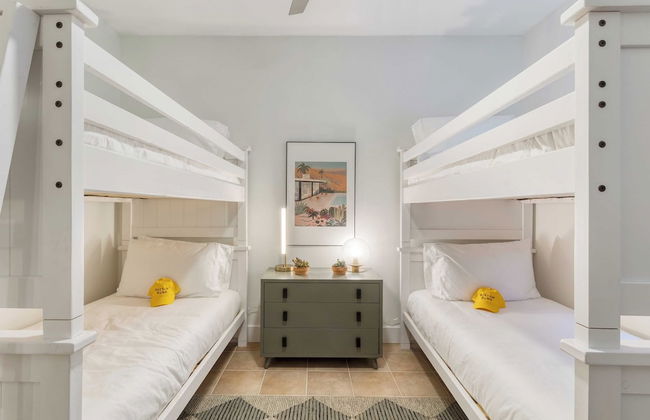 Pool + Hot Tub, Yard, Games Chic Midcentury Design Painted Sand by Avantstay - Photo 21