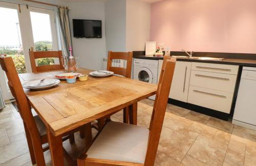 Inglewood Court - Photo 10