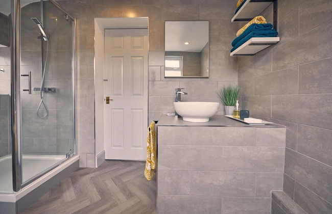 Host Stay Silverlinings - Photo 14