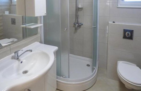 10 Bedroom Beautiful Home In Kucice - Foto 60