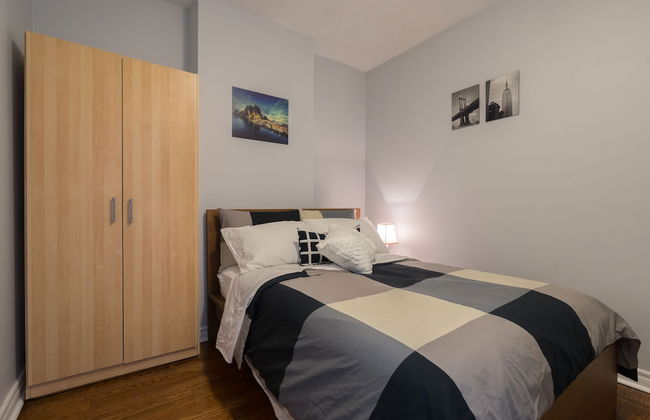 Applewood Suites - 4 BDRM King West - Photo 7