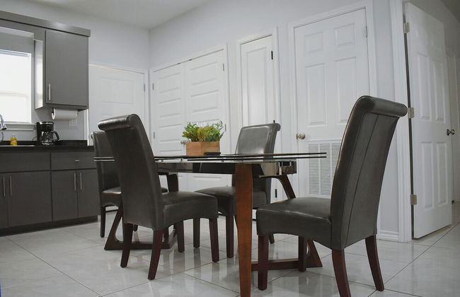 Elegant Apartment 10 min to Mercedes Outlets - Foto 7