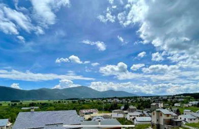 Charmant duplex, 110m2, 7 minutes des pistes, 8 couchages, belle vue sur les montagnes, cheminée - Foto 2