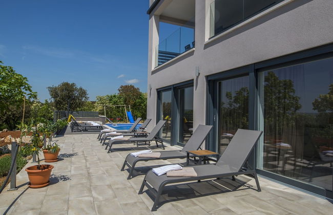 Villa with Swimming Pool, Outdoor Kitchen, Sauna, Hot Tub, Play Area, Sea View - Foto 28