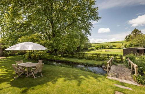 Stylish 1-bed Cottage Escape in Piddlehinton - Photo 18