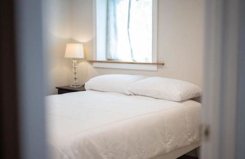 Charming Historic 4 bed -Nearby Eats, Brewery, Shops, Park - Foto 34