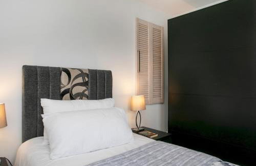 Charming Home - Free Parking - Private Garden - Pass the Keys - Foto 26