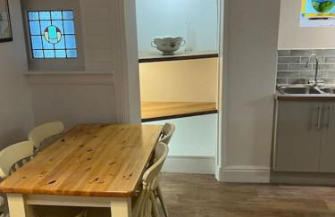 The Cottage, with Superking bed & private patio - Foto 5