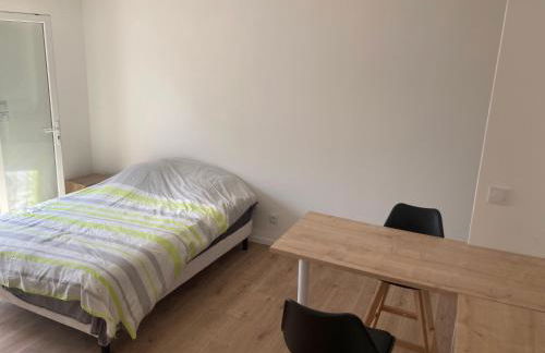 Studio 2 personnes au calme avec courette - Photo 3