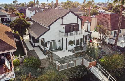 * Large Updated Waterfront Delta Manor Boat Dock * - Foto 34