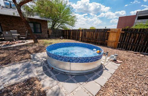 Work Desk- FirePit-Pool-Steps to UofA - Foto 42