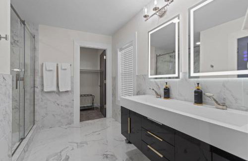 Brand New 4BR Near Downtown and Lucas Oil Stadium - Photo 11