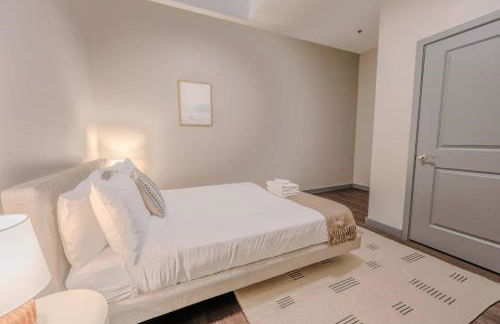 Elegant 2 Bedroom Prime Location - Foto 8