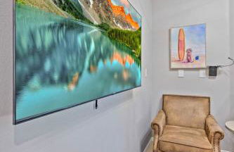 5 Bed3bath waterfront pool home with full gym, office, and heated pool! - Foto 15