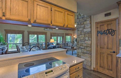 Lake Granbury Getaway! Family Home with Deck and Games - Foto 12