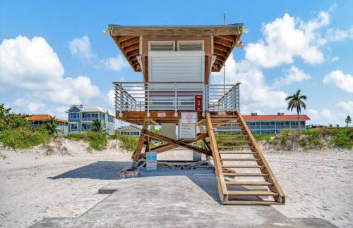 Cheerful Pelican on Anna Maria Island - Photo 52