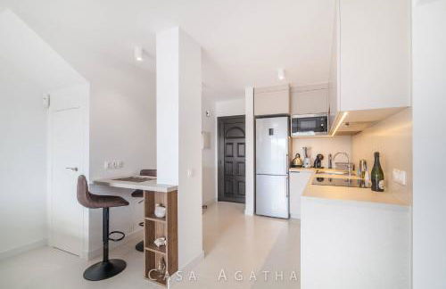 CASA AGATHA - 3 terraces, AC, tv channels, 2 bedrooms & bathrooms, heated pool - Foto 16