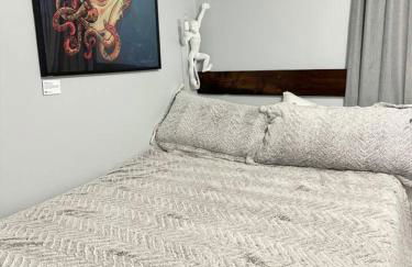 Whole House with Lake and Lift Bridge Overlook for 10 Guests - Foto 31