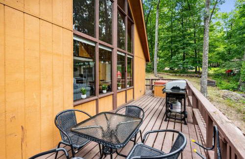 Quaint Loft Cabin w Hot Tub, FirePit, Deck & Grill - Foto 30