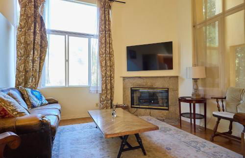 Malibu Nature Escape - 2BR Hideaway Nestled in the Woods, Minutes from the Beach - Foto 8