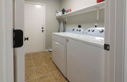 Spacious home with WiFi/AC - Photo 11