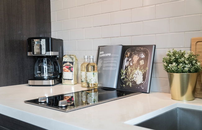 QuickStay Yorkville Condo - Yonge & Bloor - Photo 12