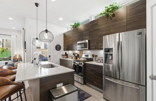 5 mins to Downtown - Houston Rodeo - Sleeps 7 - Photo 5