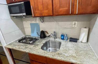 Union Square Studio with Kitchen -Shared Bathroom - Foto 13