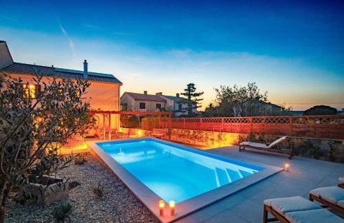 Home Away From Home with a heated pool - Foto 4
