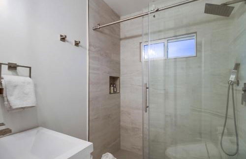 Lux Escape 3 • Views 2 Hot Tubs Games Mini Golf - Photo 34