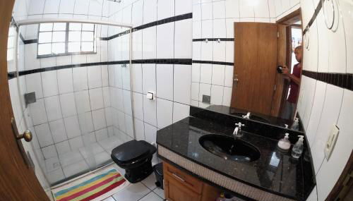 Casa Central em Pará de Minas - Foto 4, Shower