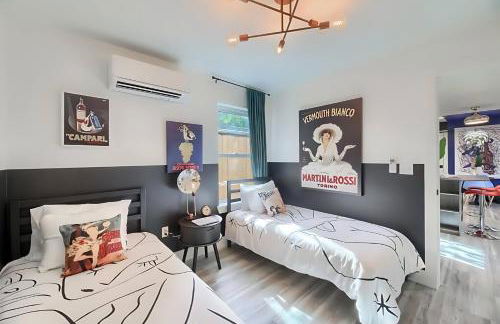 Stylish 3BR East Side Retreat w Patio & BBQ - Foto 17