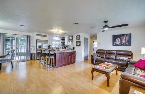 Centrally Located Merritt Island Home Pool, Porch - Foto 3