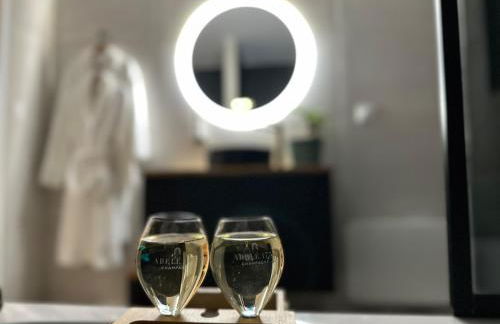 Premium suite with jacuzzi - Photo 16