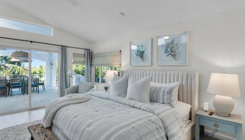 NEW LISTING! Reel Joy Waterfront Luxe with Pool and Private Dock home - Foto 4