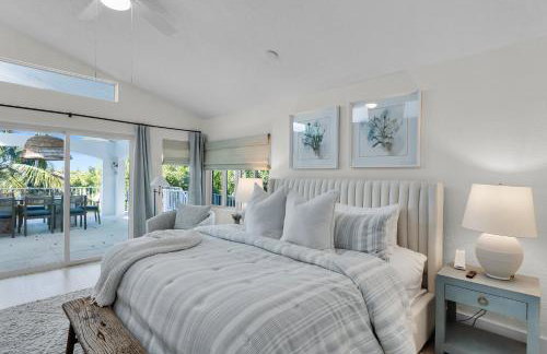 NEW LISTING! Reel Joy Waterfront Luxe with Pool and Private Dock home - Foto 4