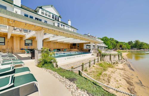 Beachfront Onekama Vacation Rental with Balcony! - Foto 25