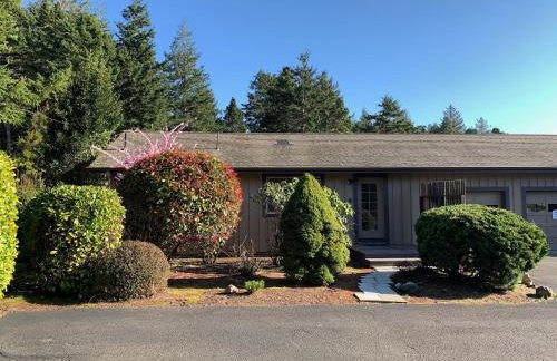 The Redwood Guesthouse at the Floras Lake Getaway - Foto 34