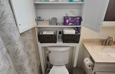 Mt Rainier!Best place to stay with family and friends! Sleeps10!4B 2B Home! Hottub!PondView!Paradise! - Foto 21