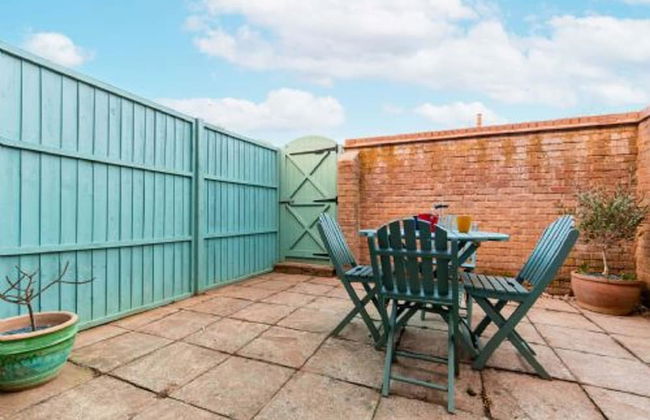 Host Stay The Courtyard - Photo 5