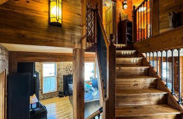 THE LOFT 3 level urban cabin with a HUGE patio! - Foto 33