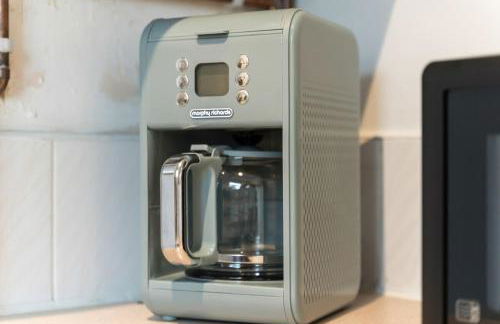 Cozy 2BR Getaway - Private Hot Tub & Bath Retreat - Foto 21