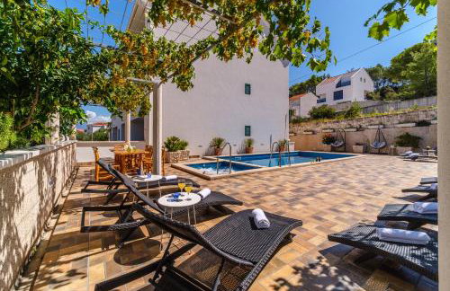 La Perla Apartments - Photo 61