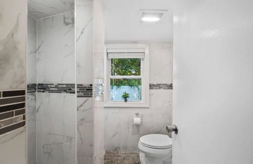 3BR Home 2 Baths Bonus Room, Minutes to NYC - Photo 27