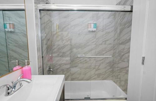 Spacious 3BR Retreat Near McCormick Place 2001 S State St 2A - Foto 14