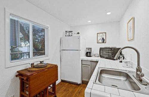 Lakefront, Private dock, ensuite-unit, King bed, Free EV charger, Boat Friendly - Foto 31