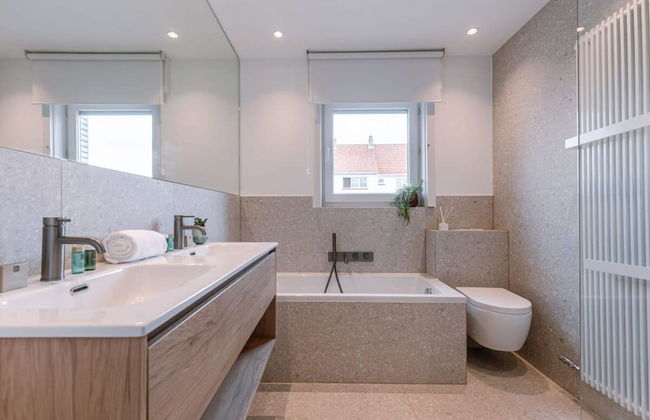 Spacious Bungalow With Garden Near the Beach sea - Photo 28