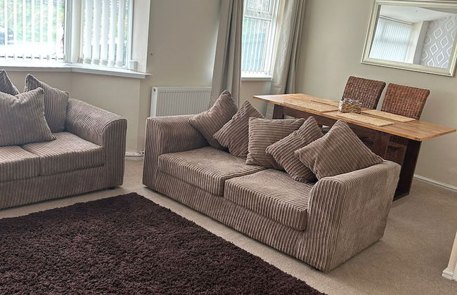 Crynallt Road Apartment - Neath - Photo 13