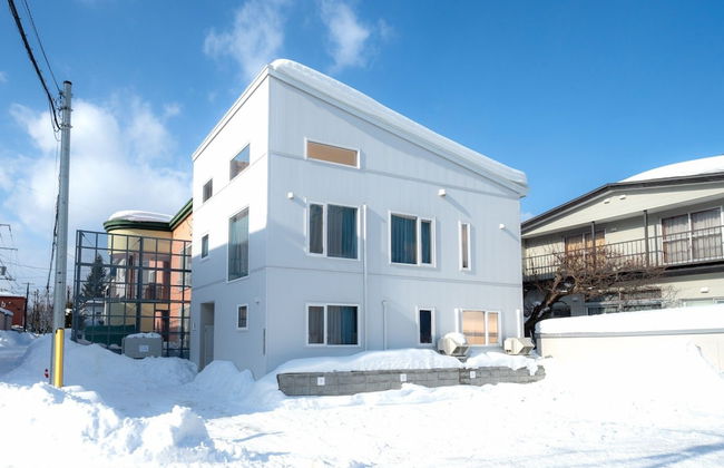 THE LUNA LOUNGE - Photo 1